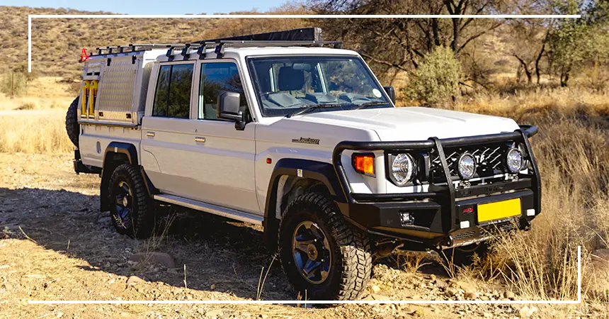 Car-Hire-Namibia-Toyota-Landcruiser-2.8TD-4x4-Automatic-5-pers-pic01